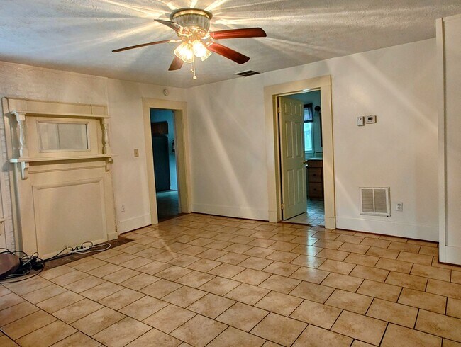 Building Photo - Providence Forge 2 bedroom farmhouse