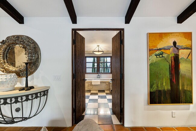 Building Photo - 535 N Belardo Rd