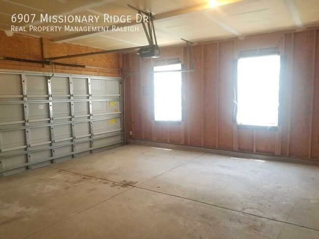 Building Photo - 6907 Missionary Ridge Dr