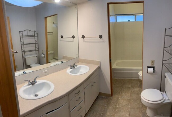 Building Photo - 1151