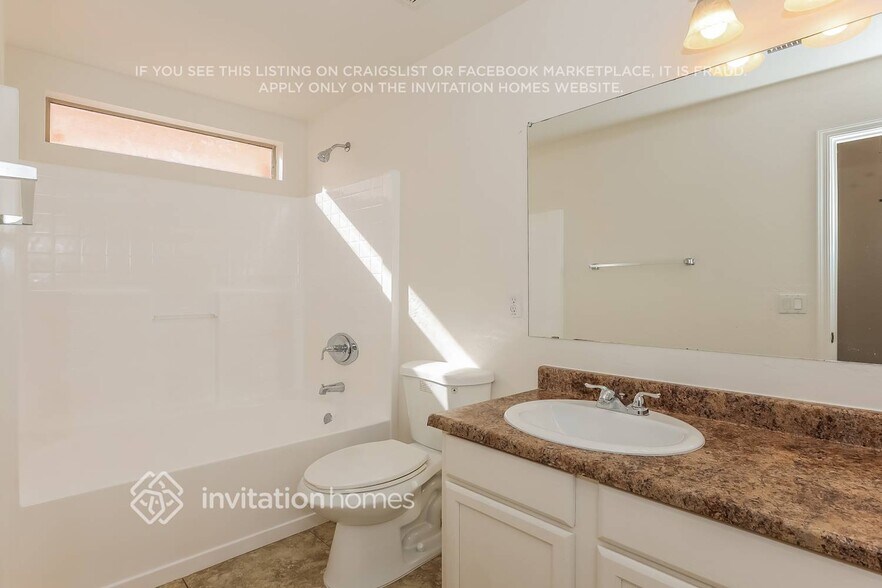 Building Photo - 10939 E Diamond Ave