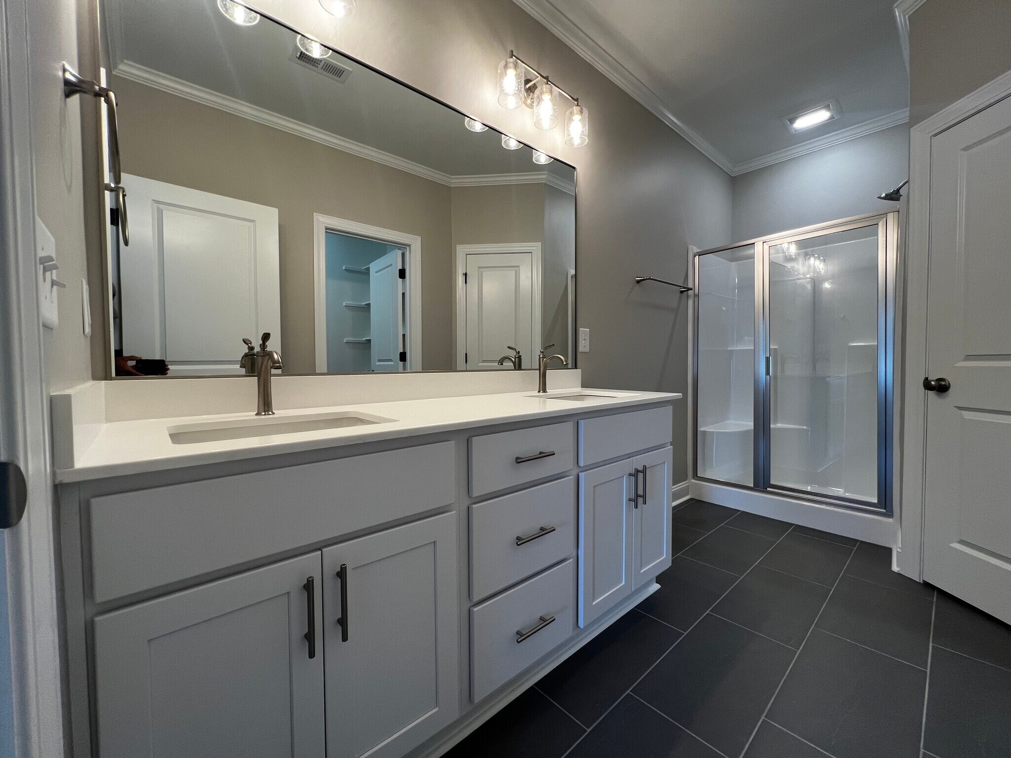 Building Photo - 809A Sarah Rebecca Dr