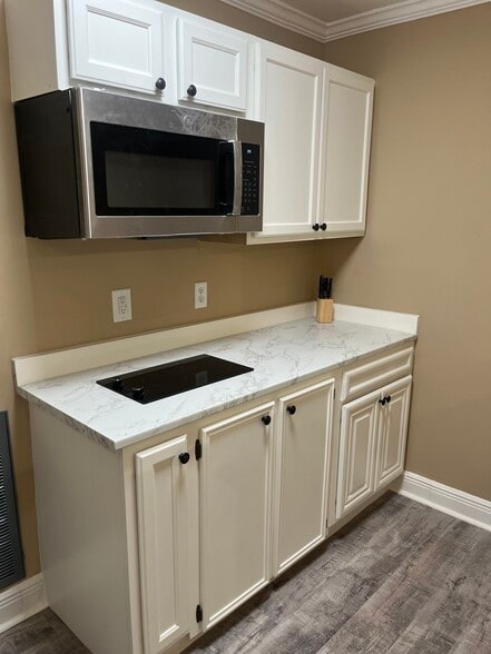 Building Photo - 3276 Maplewood Dr
