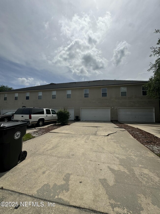 Building Photo - 454 Sherwood Oaks Dr