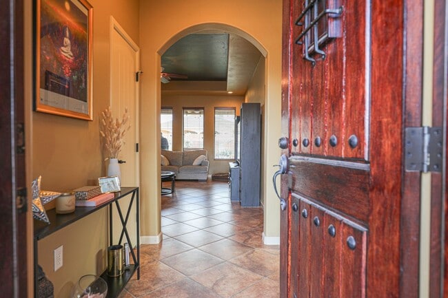 Building Photo - 557 Tierra Bella Dr