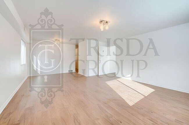 Building Photo - Avail July 1: 2BR Apt in Crafton, 1 Off Street Parking, AC, W/D included, Quartz Countertops, DW,...