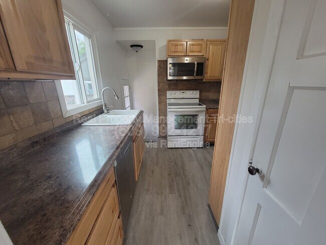 Building Photo - 1318 Perkins Ave