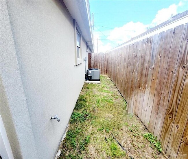 Building Photo - 2211 Taxco Ct
