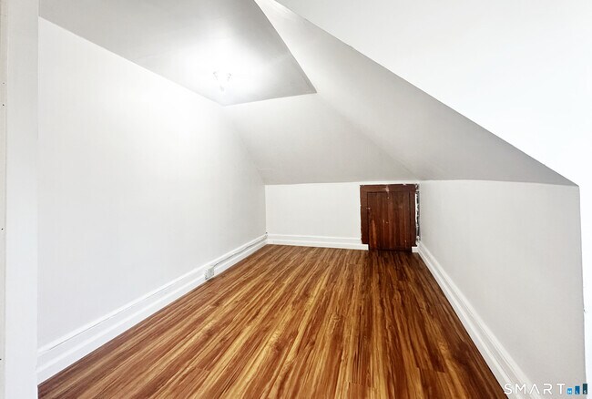 Building Photo - 394 High St