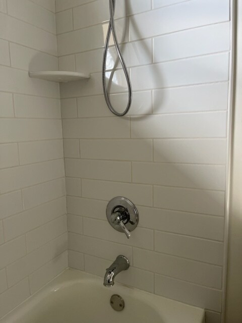 bath room - 9800 Chambers Ct