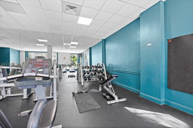Building Photo - 4001 S Ocean Dr