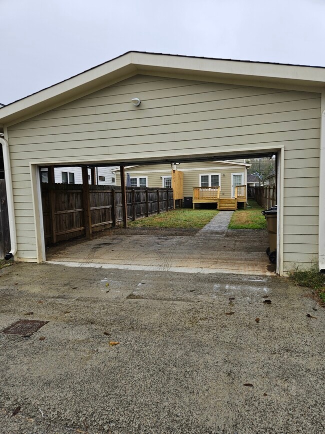 Building Photo - 1911 9th Ave N