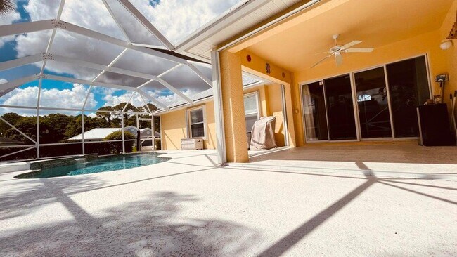 Building Photo - 1829 SW Hickock Terrace