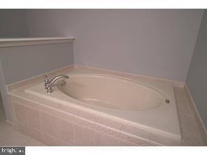 Building Photo - 80 Brecknock Ct