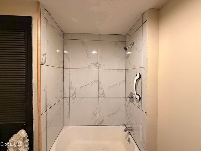 Building Photo - 8 Bayard St