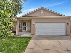 Building Photo - Beautifully Remodeled 2 Bed, 2 Bath, Single level Townhome, 2 car garage.