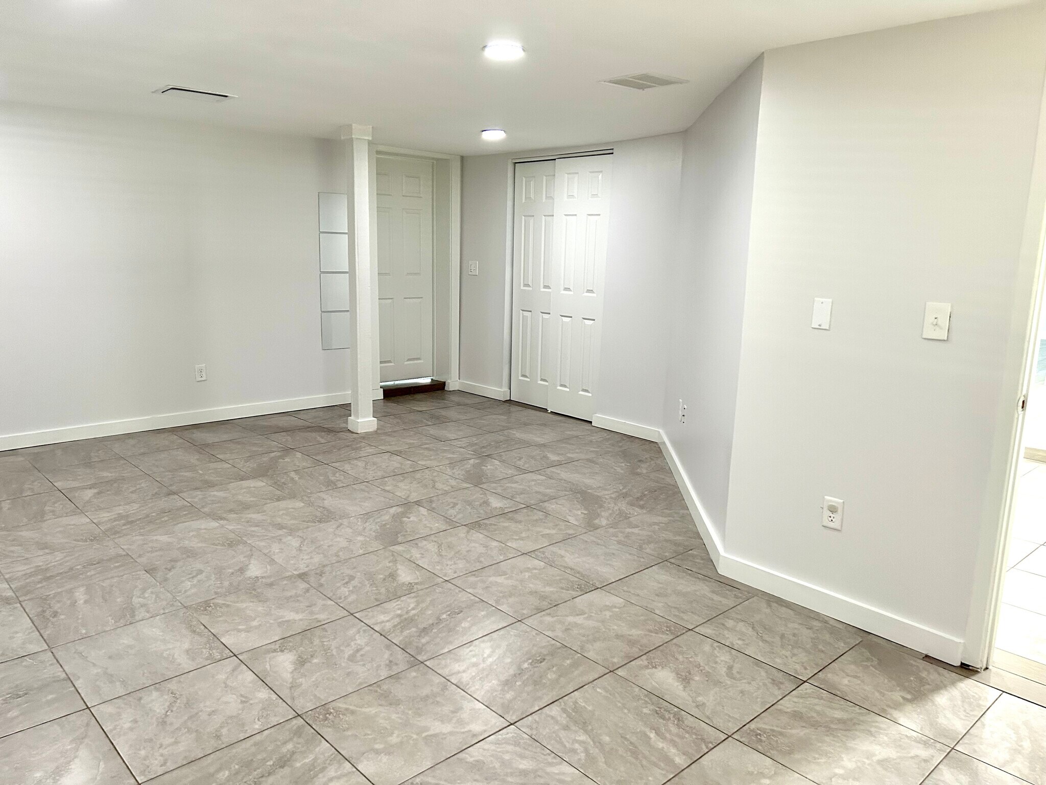 Building Photo - 487 Overstreet Ave