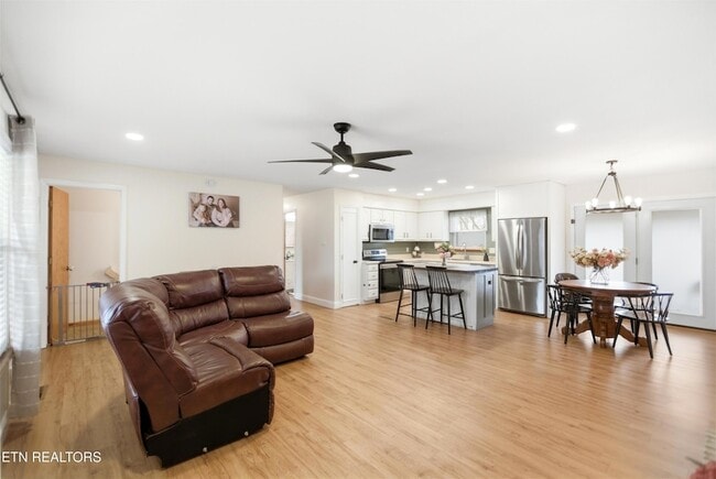 Building Photo - 1501 Woodbury Ct