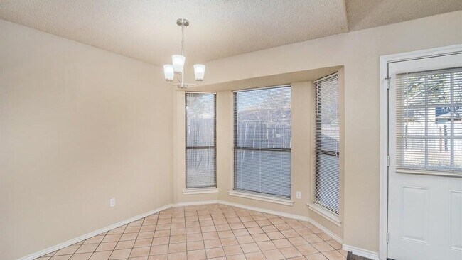 Building Photo - 2608 Green Ridge St