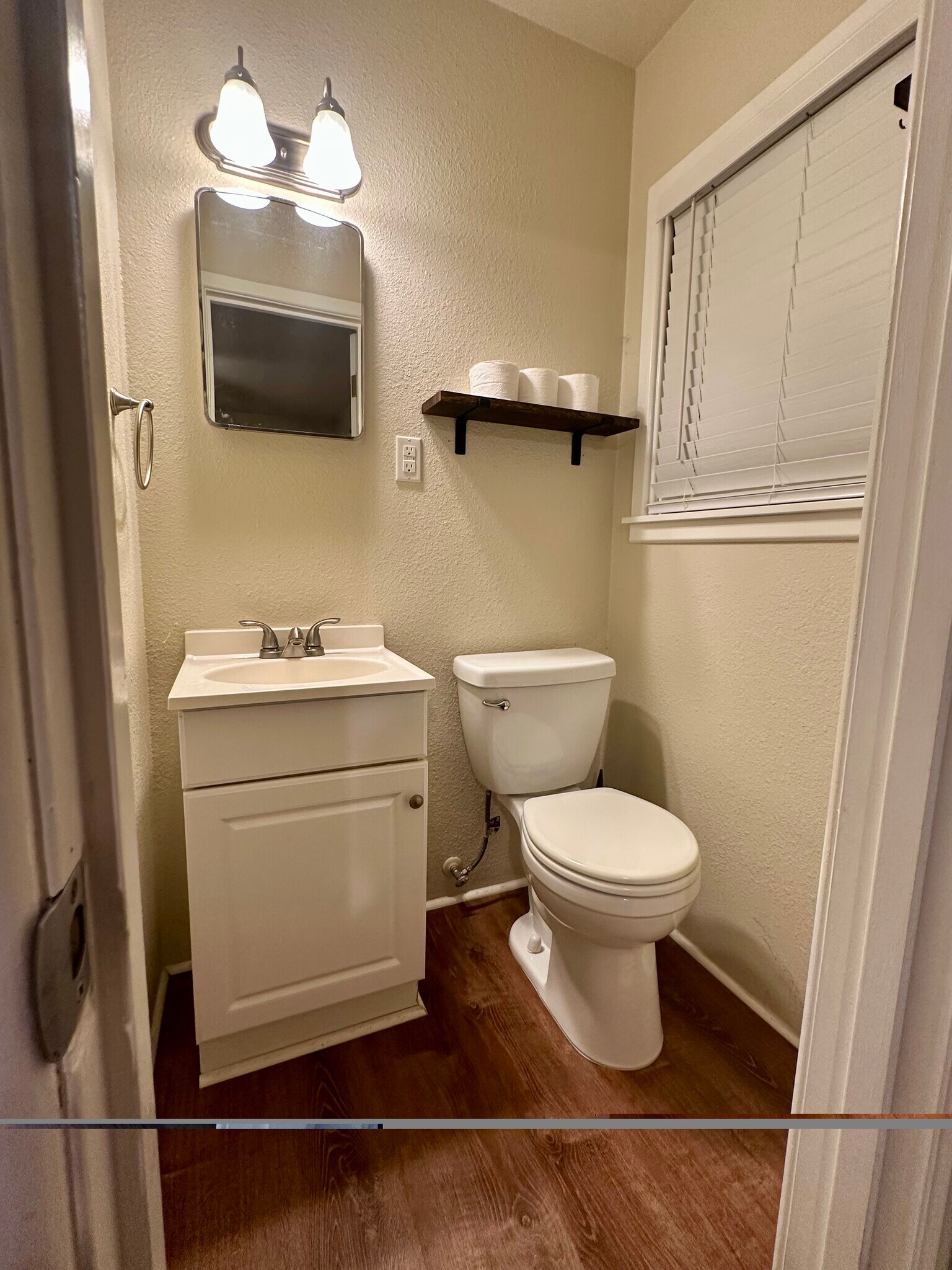 Building Photo - 1316 Eastview Dr