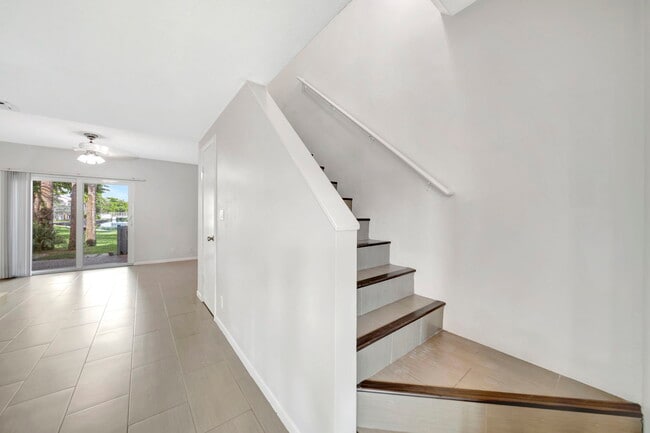 Building Photo - 1997 NE 15th Ave