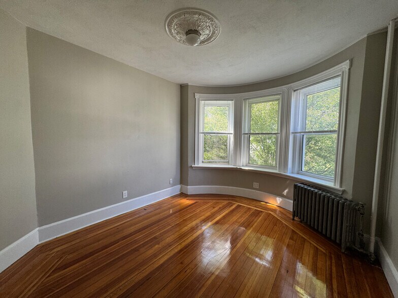 Building Photo - 62 Fayston St