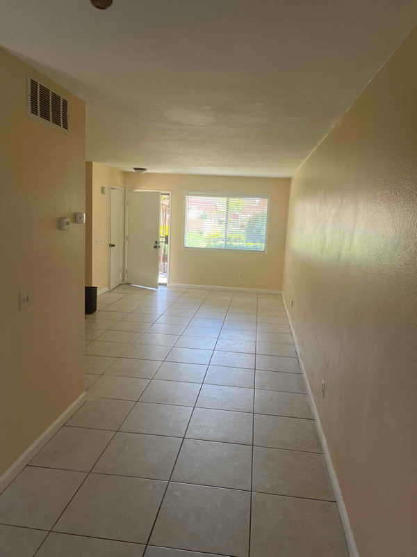 Building Photo - 565 Beverly Pl