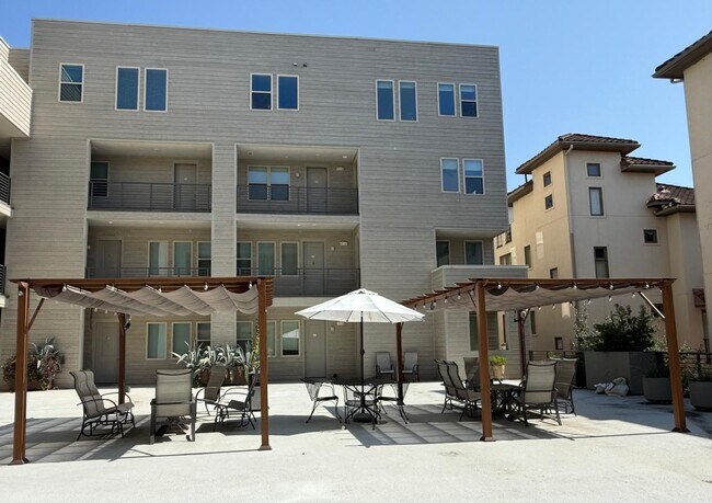 Building Photo - 4819 Caroline St