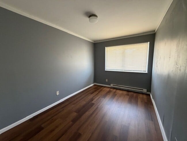 Building Photo - Newly renovated Town House for Rent 3Br / 2 Ba Section 8 Welcome !