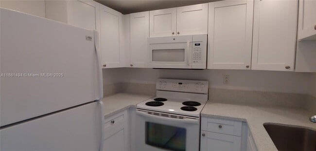 Building Photo - 1400 NE 54th St