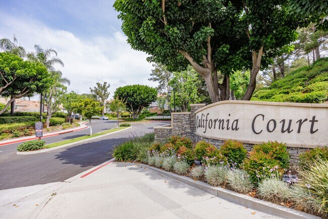 Building Photo - Charming Ground-Level Condo in California ...