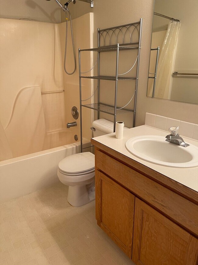 Building Photo - 2430 NW Granite Ct