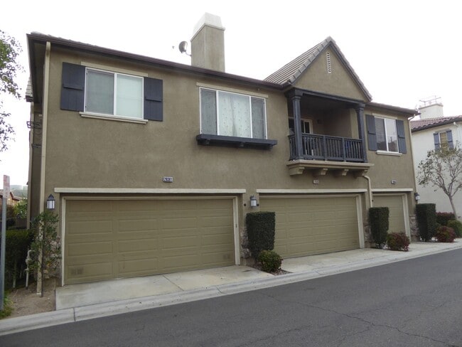 Building Photo - COMING SOON! 3-Bedroom Townhome with Priva...
