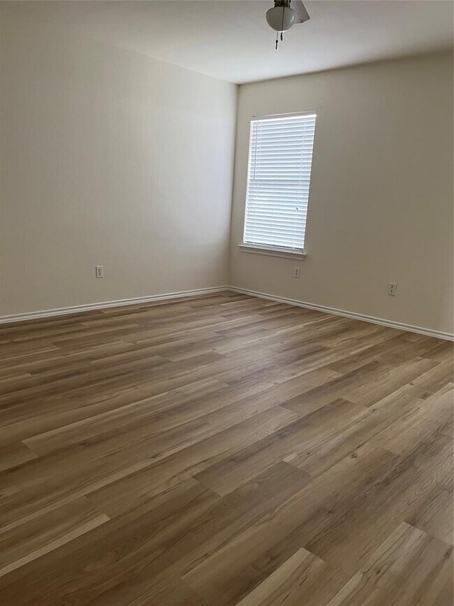 Building Photo - 173 Buttercup Way