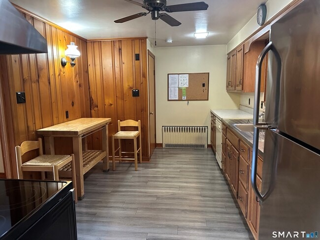 Building Photo - 989 N Farms Rd