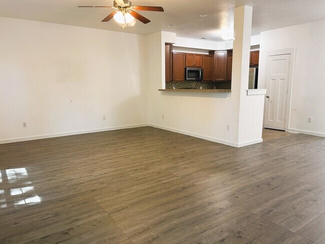 Building Photo - 248 Craftsman Cir