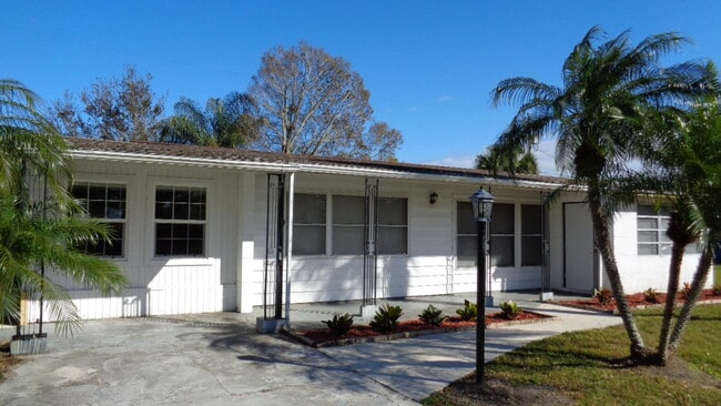 Building Photo - 1550 5th Ct