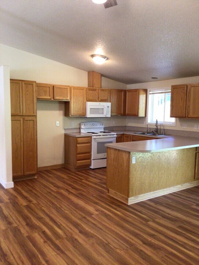 Building Photo - 3BD Ranch Style Home in Fircrest Neighborhood