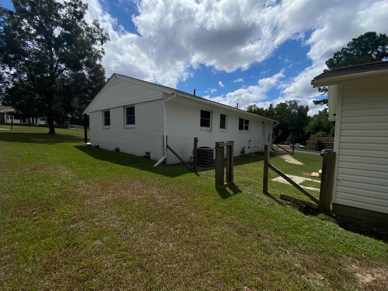 Building Photo - 202 James Loop