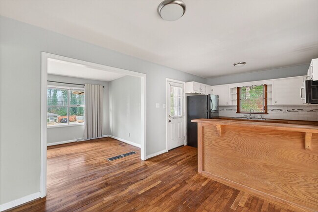 Building Photo - 3178 Pinehill Drive