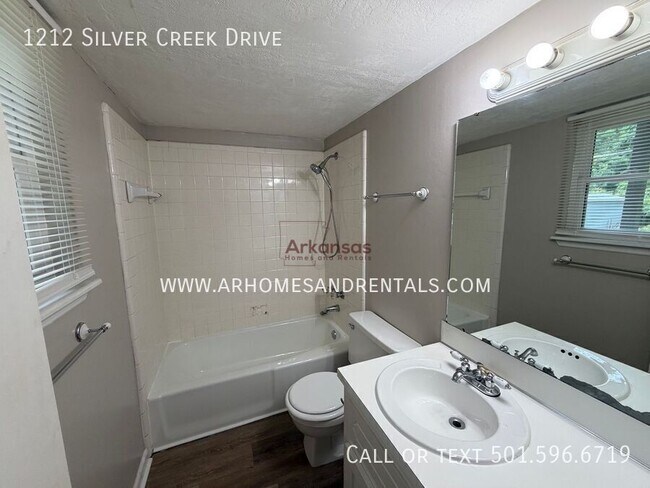 Building Photo - 1212 Silver Creek Dr