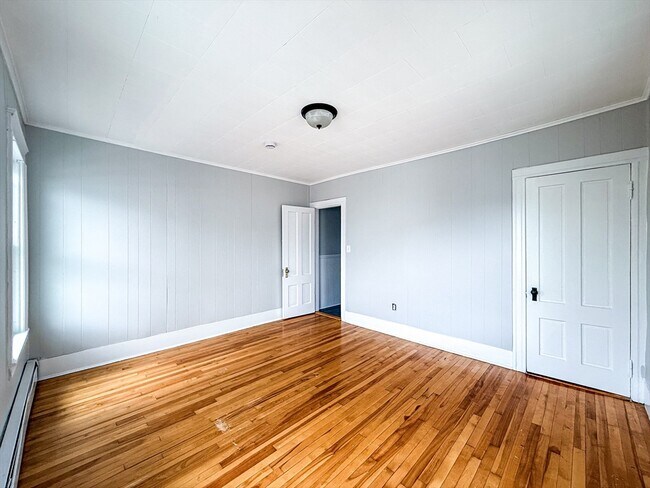 Building Photo - 18 Ellsworth St