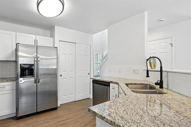 Building Photo - 1203 S Zeno Way