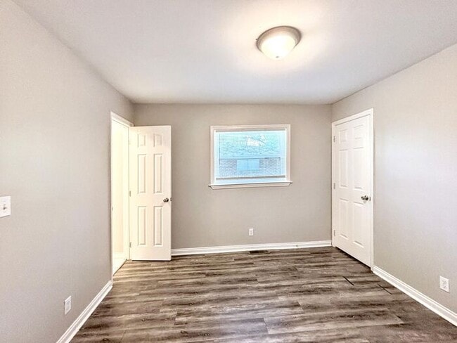 Building Photo - Charming 4-Bedroom Home with Fenced Yard a...
