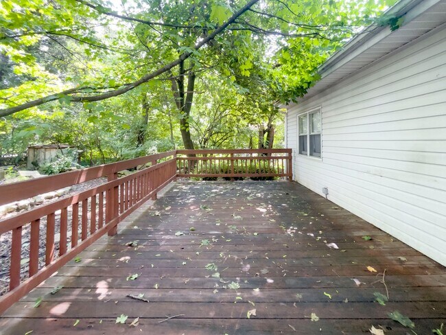 Building Photo - 3 Bedroom Home Preleasing for August 2026! Short Walk from Ball State's Campus! Updated & Spaciou...