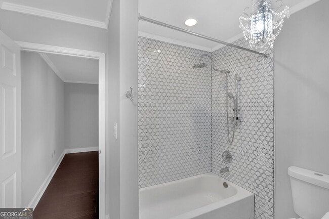 Building Photo - 1104 Pine Heights Dr NE