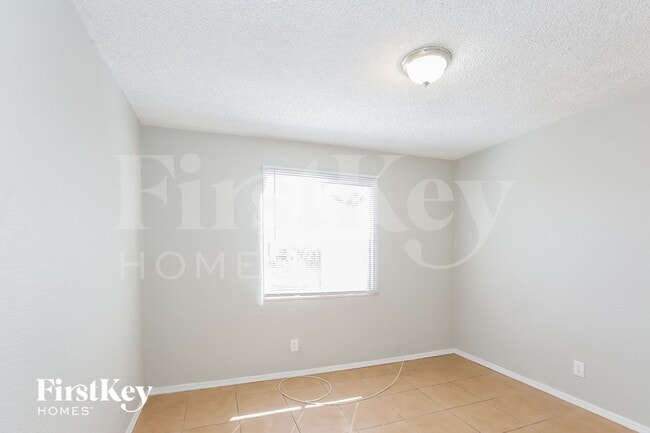 Building Photo - 5214 S 44th Pl