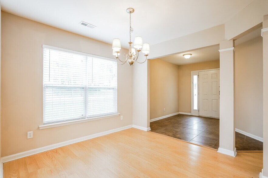 Building Photo - 820 Willow Bay Dr