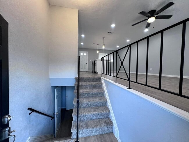 Building Photo - 1010 Monticlair