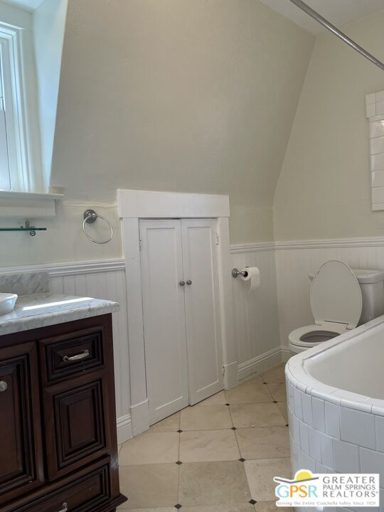 Building Photo - 3163 Pine Ave